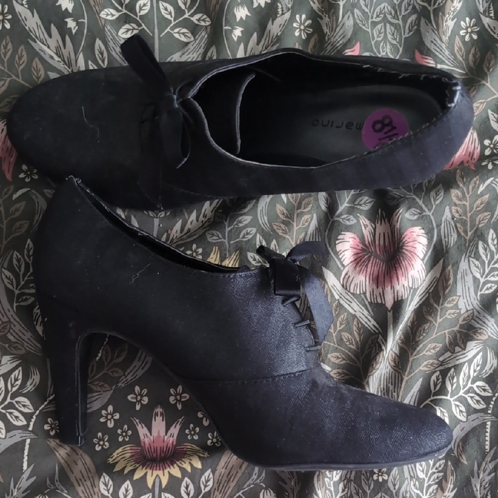 Ann Marino Black Women's Heels with Bow Detail